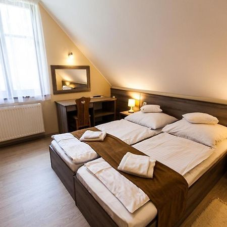 시오포크 Piroska Csarda Es Panzio B&B 외부 사진