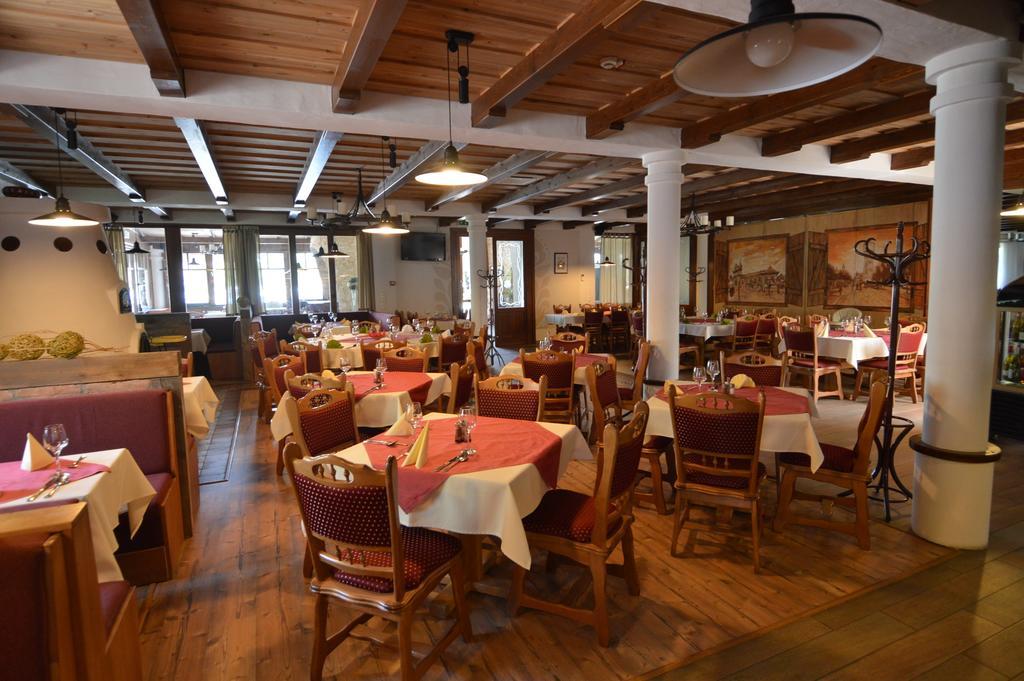시오포크 Piroska Csarda Es Panzio B&B 외부 사진
