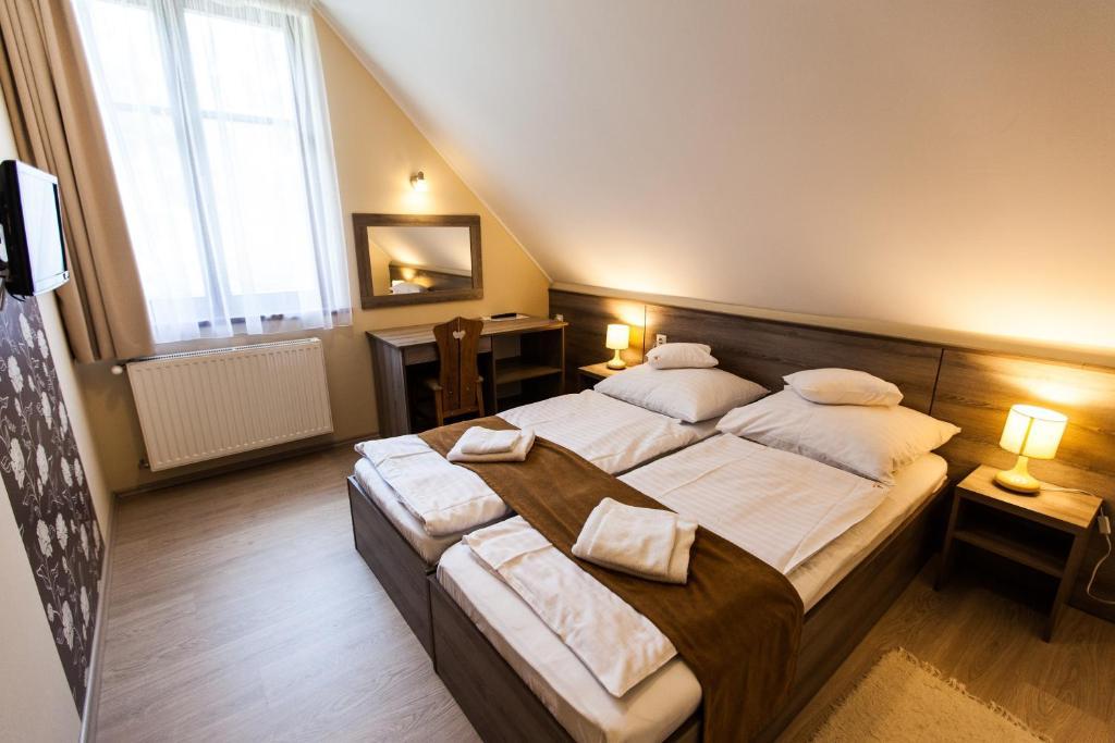 시오포크 Piroska Csarda Es Panzio B&B 외부 사진