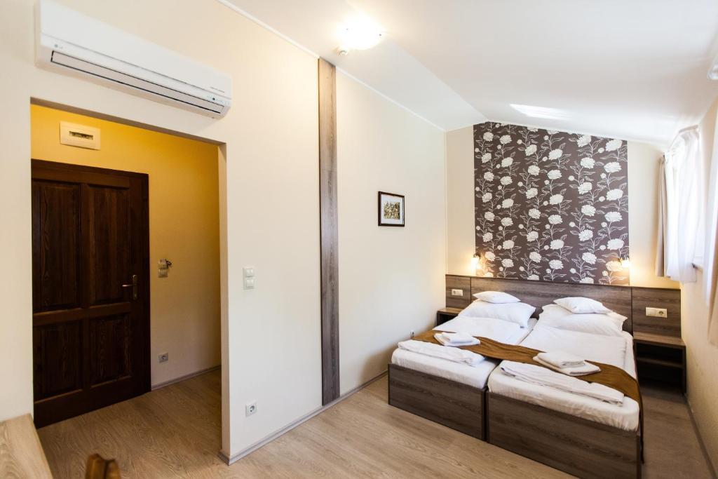 시오포크 Piroska Csarda Es Panzio B&B 외부 사진