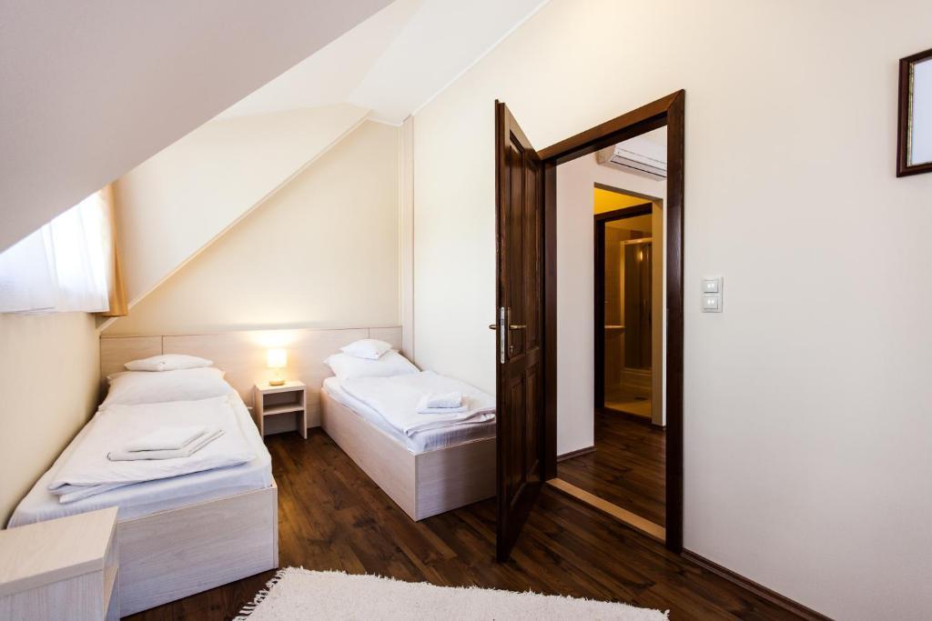 시오포크 Piroska Csarda Es Panzio B&B 외부 사진