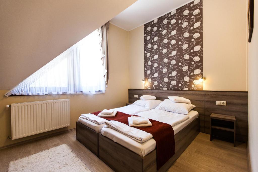시오포크 Piroska Csarda Es Panzio B&B 객실 사진