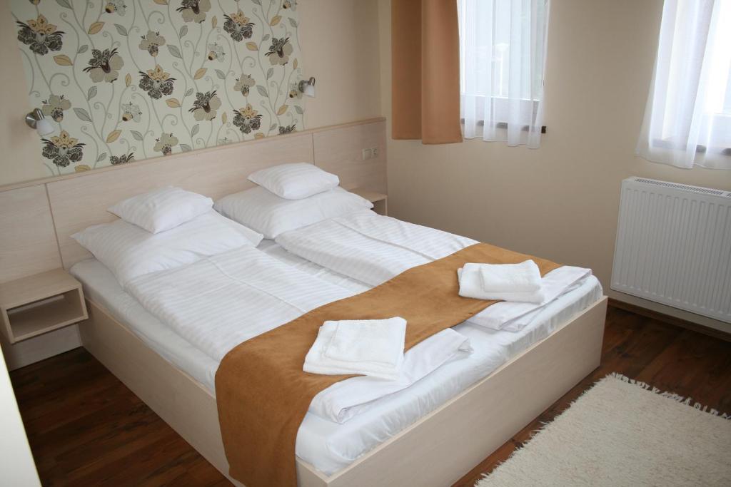시오포크 Piroska Csarda Es Panzio B&B 외부 사진