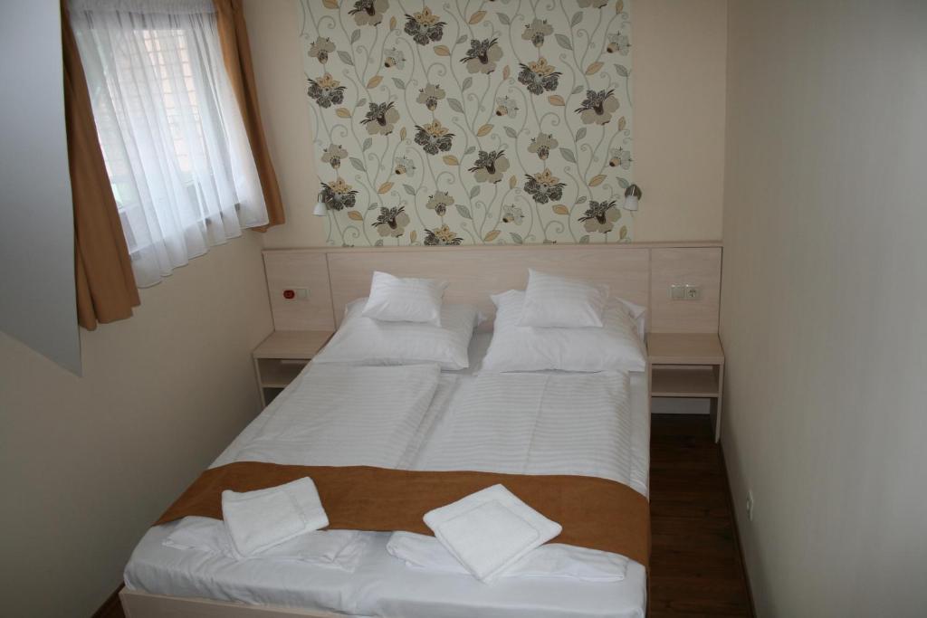 시오포크 Piroska Csarda Es Panzio B&B 외부 사진