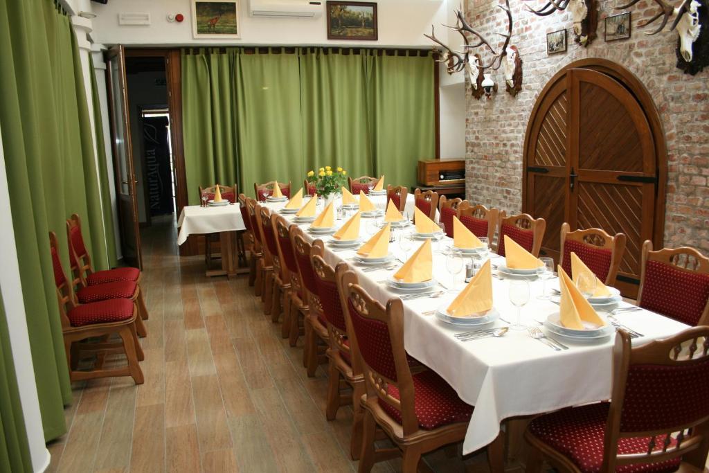 시오포크 Piroska Csarda Es Panzio B&B 외부 사진